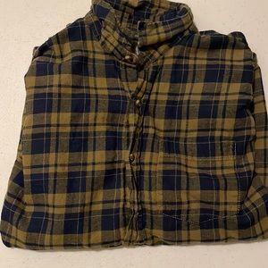 Green plaid long sleeve flannel shirt. Youth large